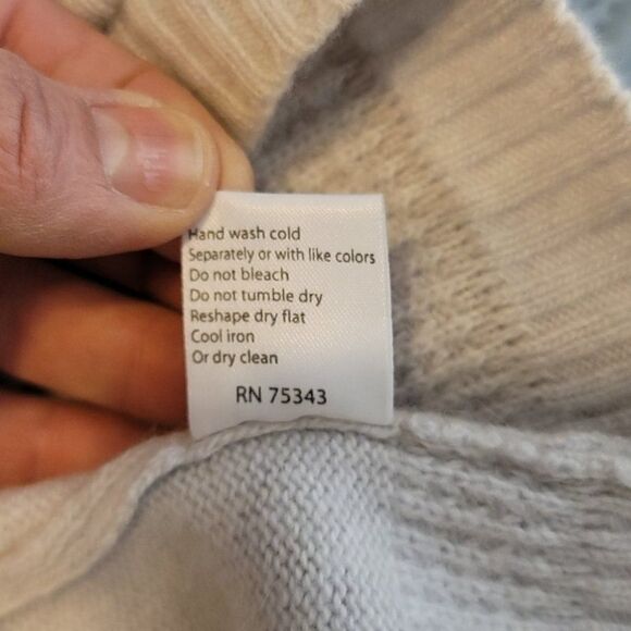 Bennedeta B. Sweater size small - Picture 7 of 8